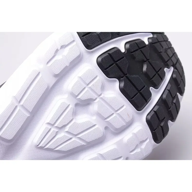 UNDER ARMOUR SURGE 3 HERENSCHOENEN 3024883006 ZWART