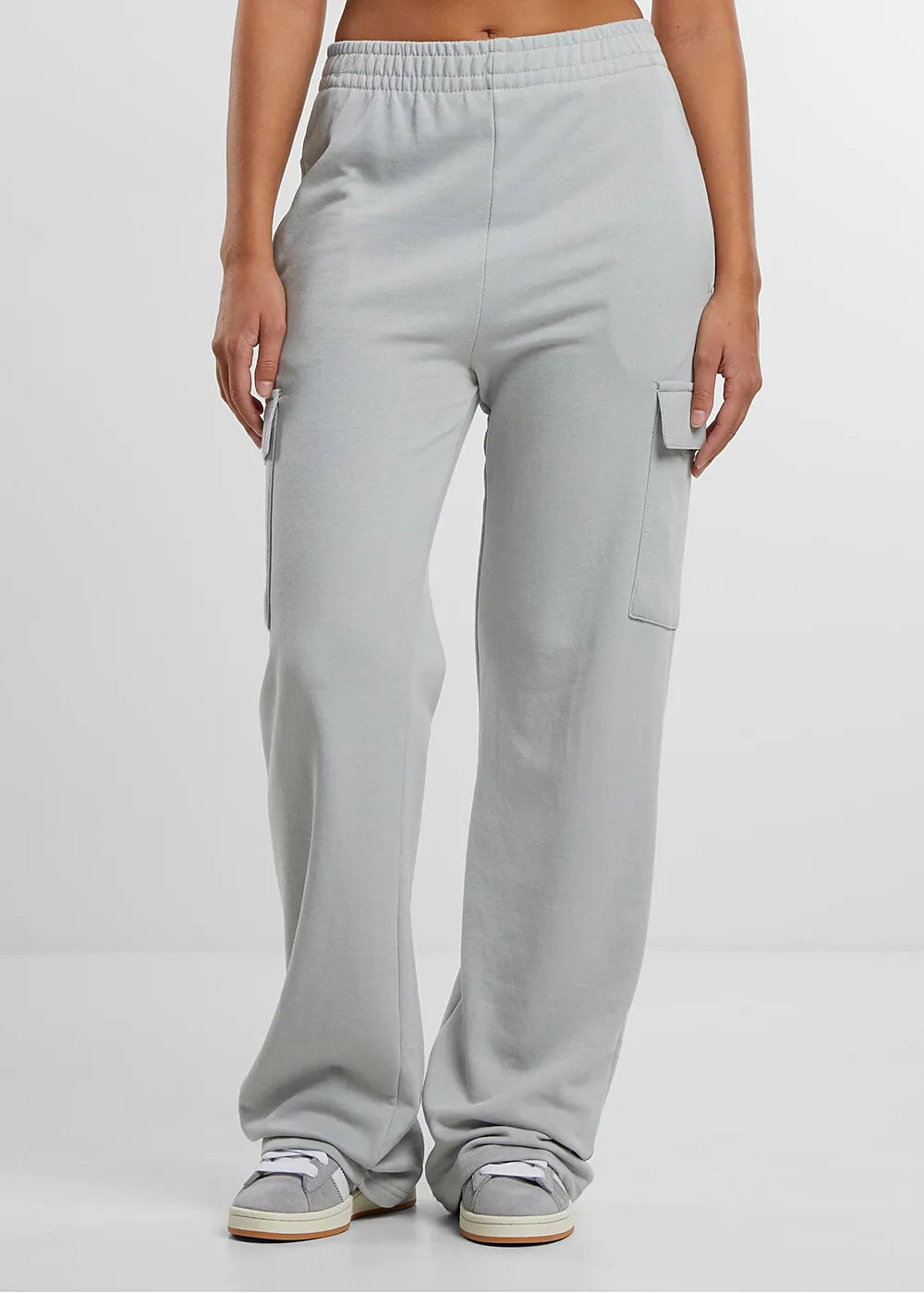 URBAN CLASSICS DAMES JOGGINGBROEK IN CARGODESIGN LICHTGRIJS